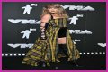 Pink Hair, Don’t Care! Taylor Swift Shows Off Edgy New ‘Do in New York City